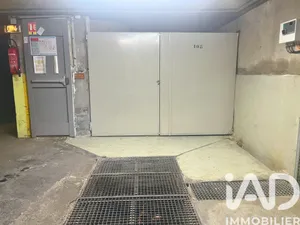 Parking in Paris (75015)