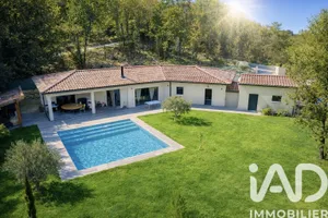 Architectural house in Le Poët-Laval (26160)