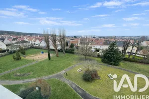 Apartment in Les Clayes-sous-Bois (78340)