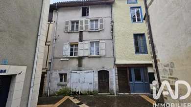 Building in Maurs (15600)
