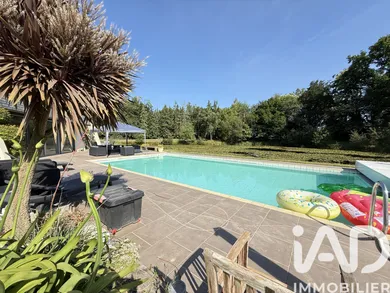 Architectural house in Saint-Méen-le-Grand (35290)