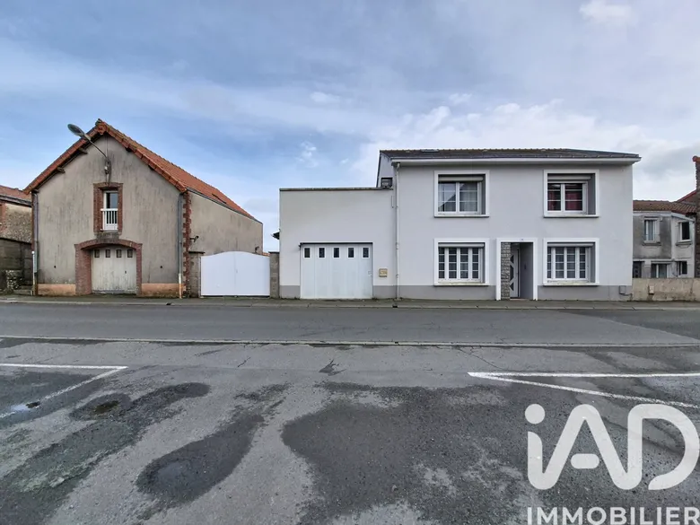 Maison 8 pièces 160 m² · à Chemillé-en-Anjou · 160 m² · 199 900 €