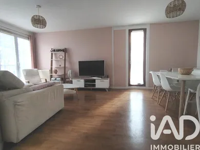 Apartment in Les Ulis (91940)