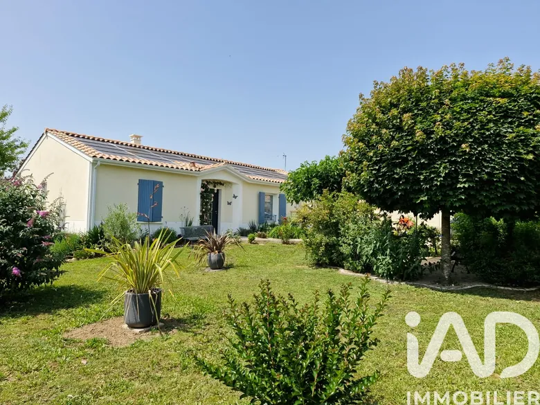 Maison 4 pièces 106 m² · à Lamothe-Montravel · 106 m² · 277 000 €