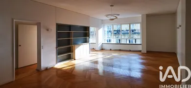 Apartment in Paris (75016)