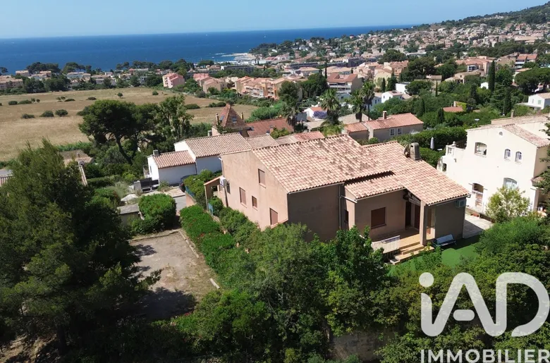 Maison 6 pièces 176 m² · à Carqueiranne · 176 m² · 1 090 000 €