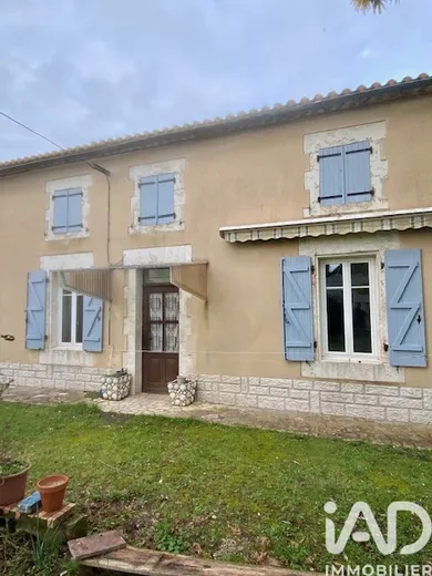 Maison à Bouëx (16410)