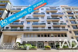 Apartment in Montreuil (93100)
