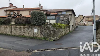 Building in Maurs (15600)