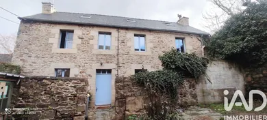 Building in Tréguier (22220)