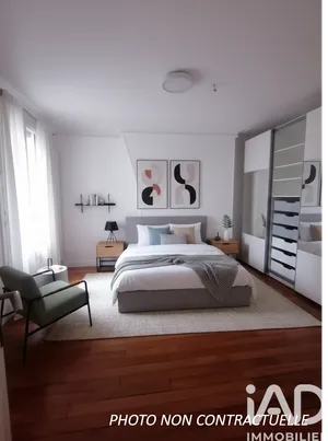 Apartment in Paris (75011)