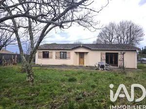 Traditional house in Saint-Martin-du-Bois (33910)