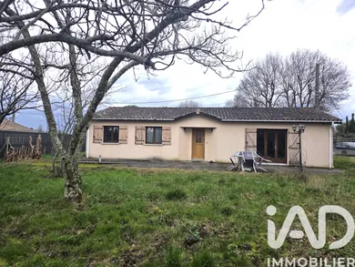 Traditional house in Saint-Martin-du-Bois (33910)
