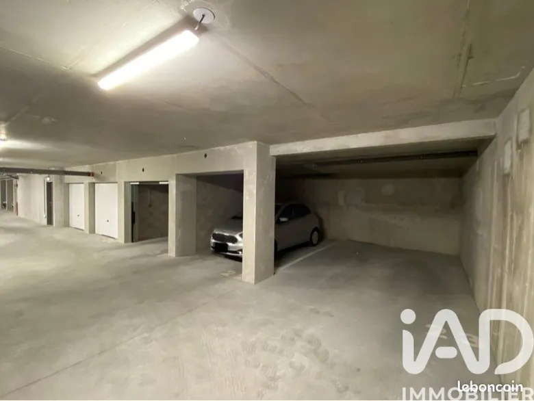 Parking 12 m² · à Lille · 12 m² · 10 000 €