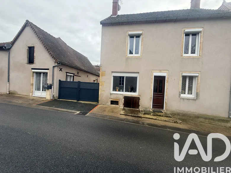 Maison 5 pièces 210 m² · à Paray-le-Frésil · 210 m² · 158 000 €