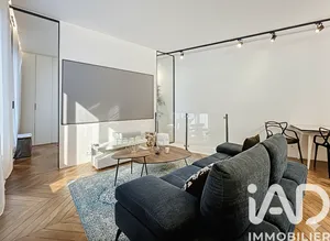 Apartment in Paris (75008)