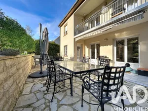 Apartment in Luzarches (95270)