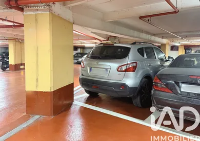 Parking à Paris (75008)