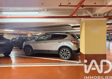 Parking à Paris (75008)