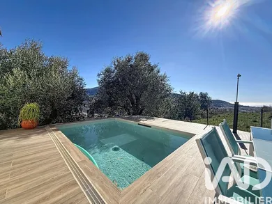 Maison à Saint-André-de-la-Roche (06730)