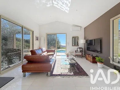 Maison à Saint-André-de-la-Roche (06730)