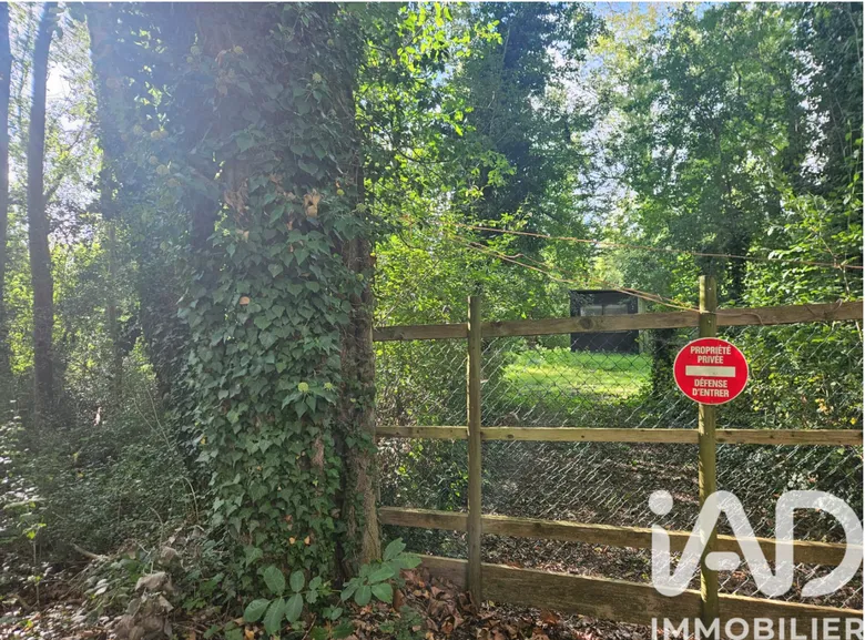 Terrain loisirs à LAROCHE ST CYDROINE, France (89400) · 25 000 €