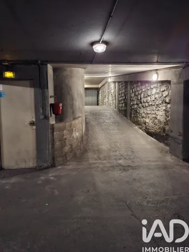 Parking à Paris (75018)