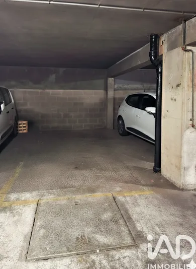 Parking à Paris (75018)