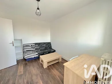 Apartment in Saint-Cyr-l'École (78210)