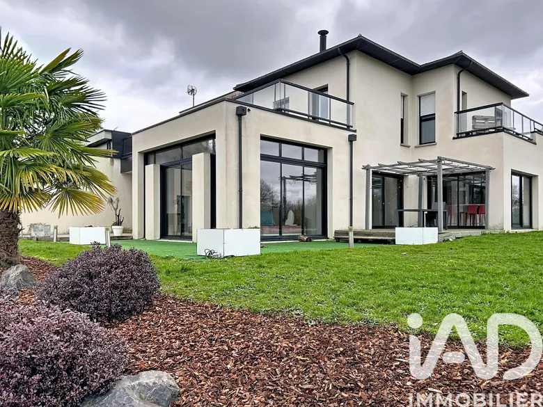Maison 10 pièces 314 m² · à Guignen · 314 m² · 706 000 €