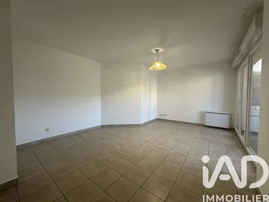 Apartment in Milhaud (30540)