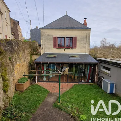Maison de ville à Montreuil-Bellay (49260)