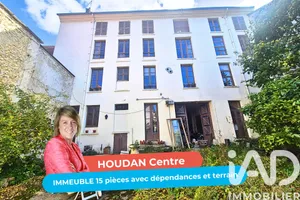 Building in Houdan (78550)