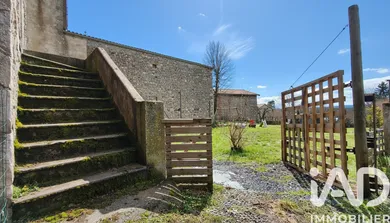 Village house in Saint-Pierre-du-Champ (43810)