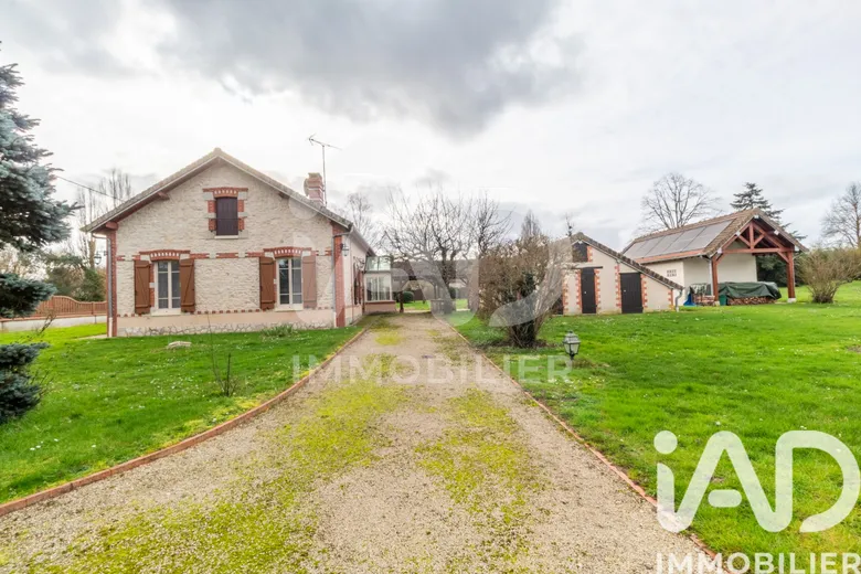 Maison 9 pièces 185 m² · à Beauchamps-sur-Huillard · 185 m² · 336 000 €