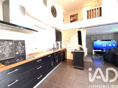 Apartment in Nandy (77176)