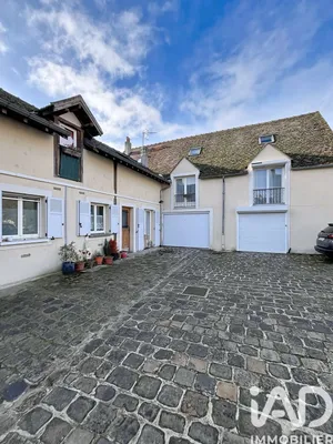 Apartment in Chailly-en-Bière (77930)