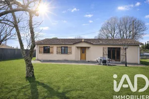 Traditional house in Saint-Martin-du-Bois (33910)