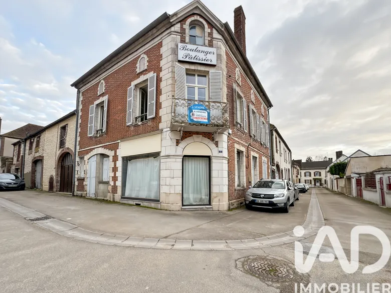 Immeuble 158 m² · à Montholon · 158 m² · 138 000 €