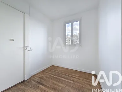 Apartment in Courbevoie (92400)