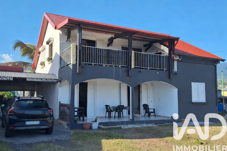 Maison 8 pièces 180 m² · à Saint-Joseph · 180 m² · 370 000 €