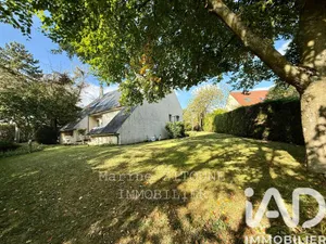 Architectural house in La Ville-du-Bois (91620)