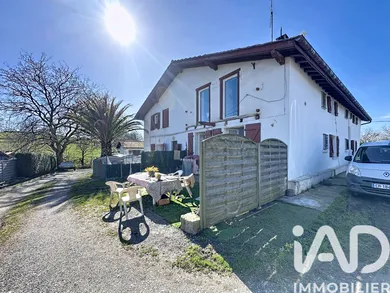 Apartment in Saint-Pée-sur-Nivelle (64310)