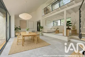 Architectural house in Carignan-de-Bordeaux (33360)