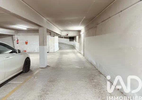 Parking à Paris (75019) photo 2