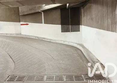 Parking in Paris (75019)