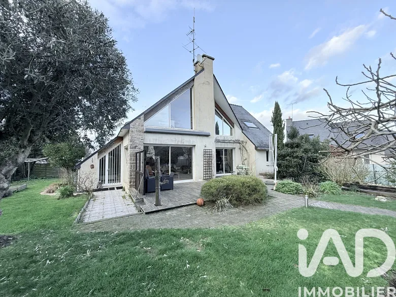 Maison 9 pièces 162 m² · à Theix · 162 m² · 569 000 €