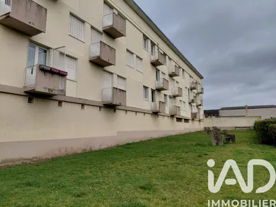 Apartment in Saint-Amand-Montrond (18200)