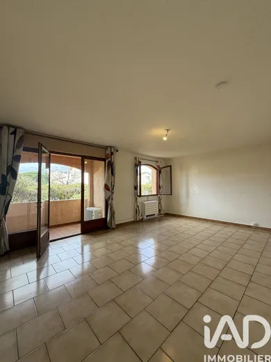 Apartment in Hyères (83400)