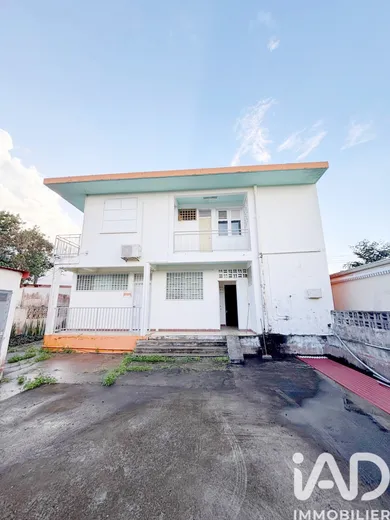 Immeuble à sainte-rose (97115)